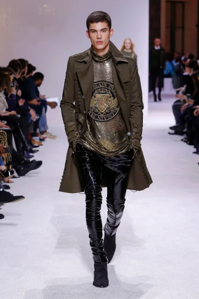 Look 7